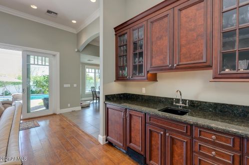 5621 Calle Camelia, Phoenix AZ 85018-4617 exterior