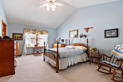 205 Maplewood Dr, Sycamore IL 60178-1154 exterior