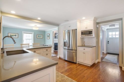 58 Taylor Ave, Dedham MA 02026-5104 exterior