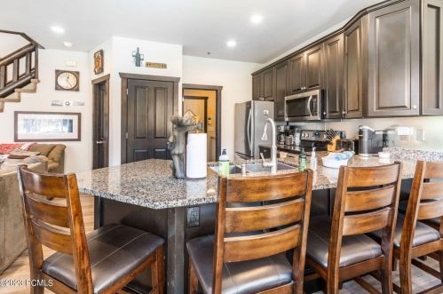 1390 Mdw Loop Rd, Park City UT 84098-5945 exterior