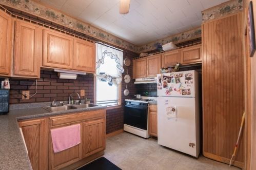 109 Diman St, Fall River MA 02721-1027 exterior