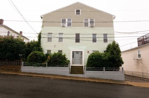 271 Franklin St, Fall River MA 02720-3104 exterior