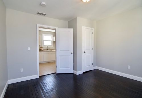 8 Conner Ave, Montgomery MA 01085-2325 exterior