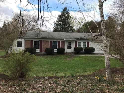 86 Leverett Rd, Amherst, MA 01002-1232