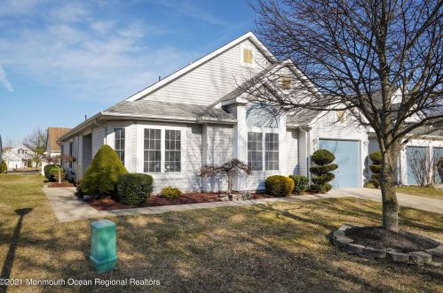 11 Manchester Ct, Jackson Twp NJ 08527-3972 exterior