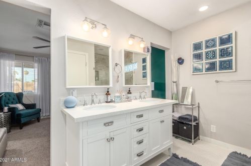 1406 Clarendon Ave, Phoenix AZ 85018-5524 exterior