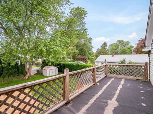 175 Middle Rd, New Bedford MA 02743-2016 exterior