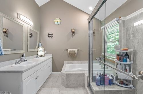 240 Skyline Lake Dr, Skyline Lakes NJ  07456-1959 exterior