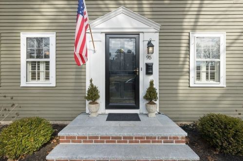 95 Whitcomb Ave, Hingham, MA 02043-3348
