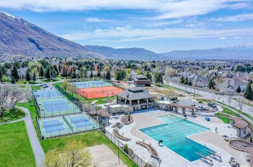 35 Lone Holw Dr, Sandy UT 84092-5530 exterior