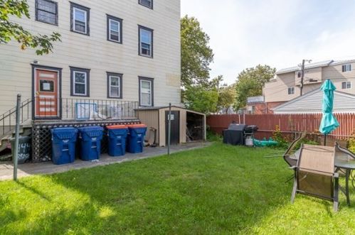 444 Brock Ave, New Bedford MA 02744-1437 exterior