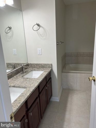 117 Sansom Ln, West Deptford NJ 08096-5168 exterior