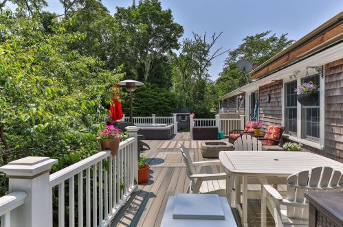 2 Uncle Zlotis Rd, Chatham MA 02633-1595 exterior