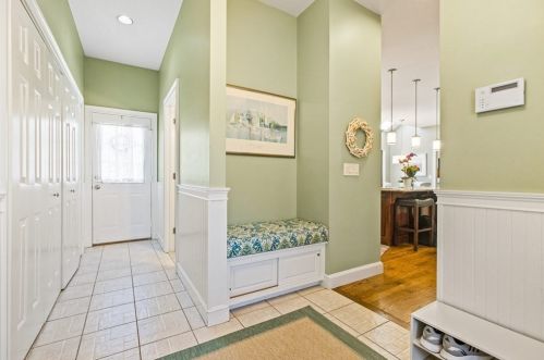 16 Franklin Rodgers Rd, Hingham MA 02043-2664 exterior