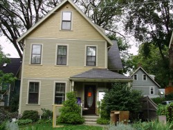 235 Melrose St, Newton, MA 02466-1120