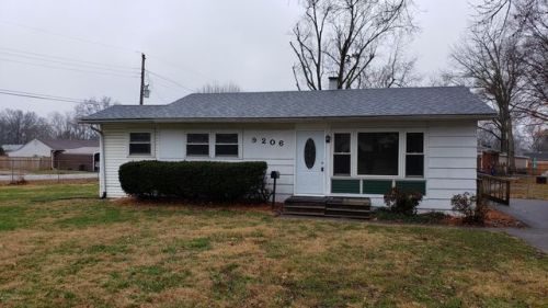 9206 Chenault Rd, Louisville, KY 40272-3404