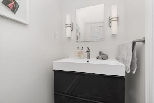 100 Manatee Rd, Hingham MA 02043-3064 exterior