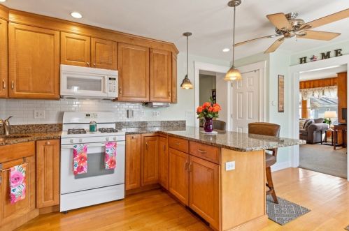 9 Hall Pl, Quincy MA 02169-4027 exterior