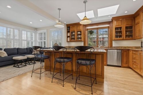 77 Windsor Rd, Newton MA 02468-1504 exterior