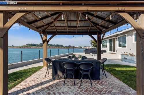 13095 Neptune Dr, San Leandro CA  94577-3130 exterior