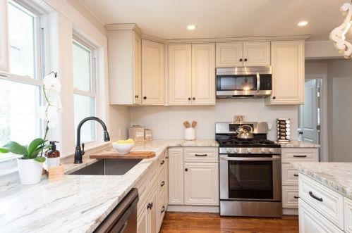 2 Lee Rd, North Reading MA 01864-3314 exterior