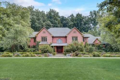 8 Mill Pond Rd, Milford NJ  08848-2002 exterior