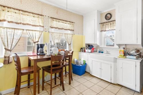 24 Chatham Rd, Everett MA 02149-4915 exterior