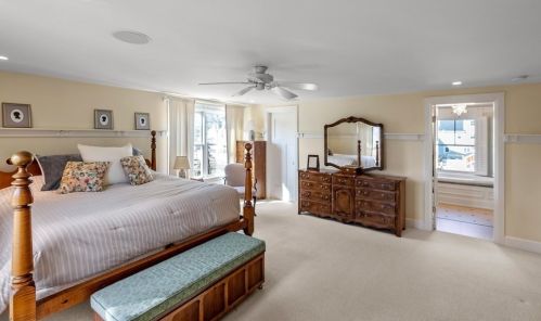 165 Fair Oaks Park, Needham MA 02492-3018 exterior