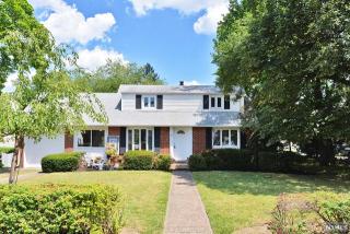 85 Haven Ave, Bergenfield, NJ 07621-2513