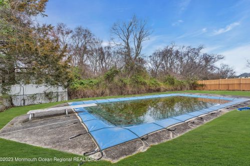 36 Drexel Dr, Jackson Twp NJ  08527-2328 exterior