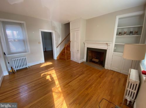 213 Allen St, Philadelphia, PA 19125-4103