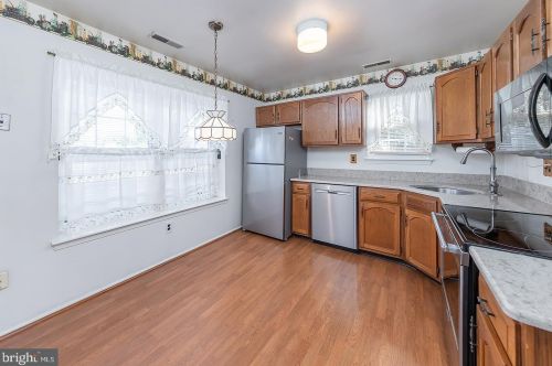 2 Lakebridge Dr, West Deptford NJ 08096-6717 exterior