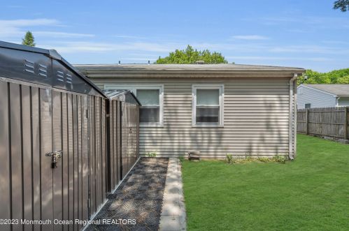 2537 Lexington Ct, Jackson Twp NJ 08527-5033 exterior