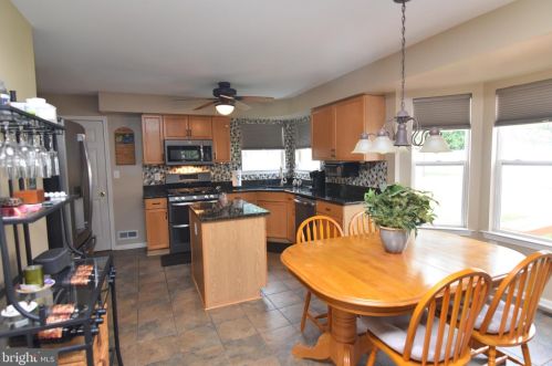 104 Hedgerow Ct, West Deptford, NJ 08096-6690