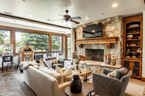 2366 Westview Trl, Park City UT 84098-6342 exterior