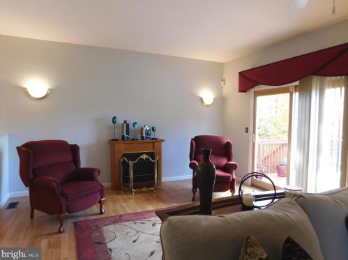 612 Schaeffer Ave, West Deptford NJ 08096-6631 exterior