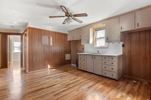 83 Litchfield Ave, Dracut MA 01826-2565 exterior