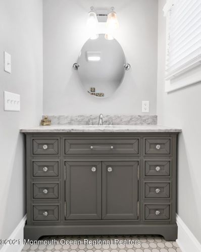 72 Rumson Rd, Little Silver NJ 07739-1332 exterior