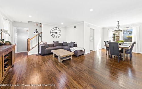 450 Branch Ave, Little Silver NJ  07739-1111 exterior