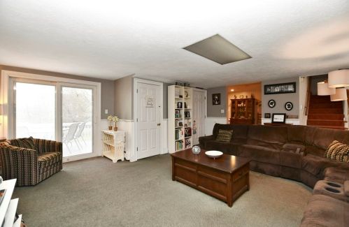 50 Pleasant St, Whitman MA 02382-2118 exterior