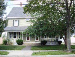 301 River St, Newton, MA 02465-1437
