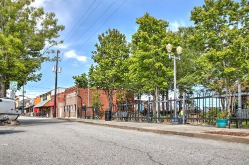 1661 Flagstone Ln, Conyers GA 30012-6508 exterior