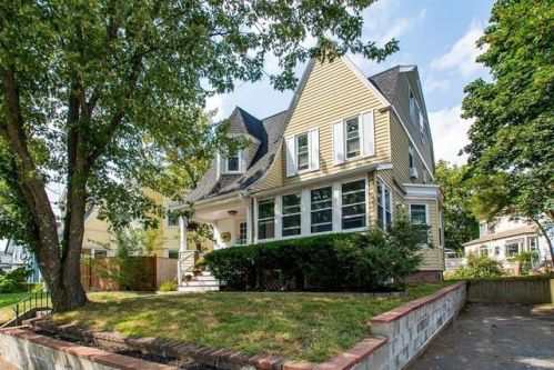 17 Pleasant St, Winthrop, MA 02152-2622