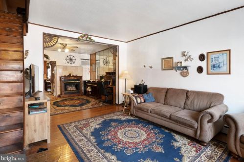 2520 8th St, Philadelphia, PA 19148-4509