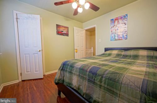 239 Hampshire Dr, West Deptford NJ 08096-4206 exterior