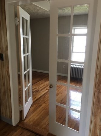 4 Maxwell Ct, Worcester MA 01607-1016 exterior