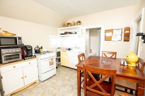 56 Foster St, New Bedford MA 02740-6677 exterior