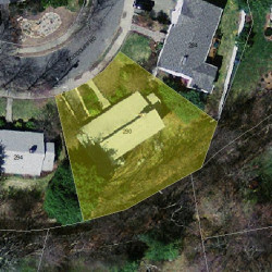 290 Woodcliff Rd, Newton MA 02461-2128 aerial view