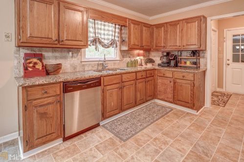 628 Edgewater Cir, Conyers GA 30094-4405 exterior