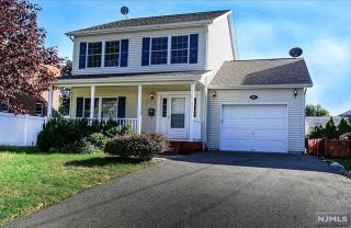 66 Porter Ave, Bergenfield NJ  07621-3106 exterior